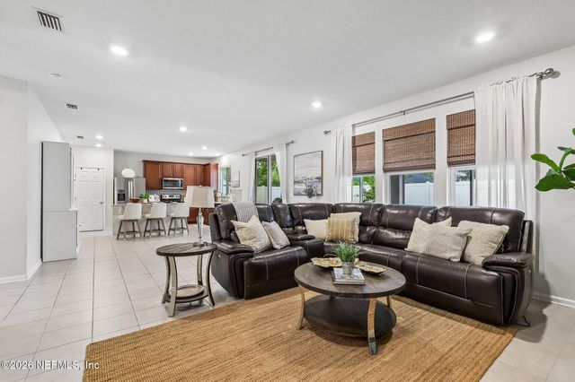 3077 HAWKS HILL Lane, Jacksonville, FL 32216