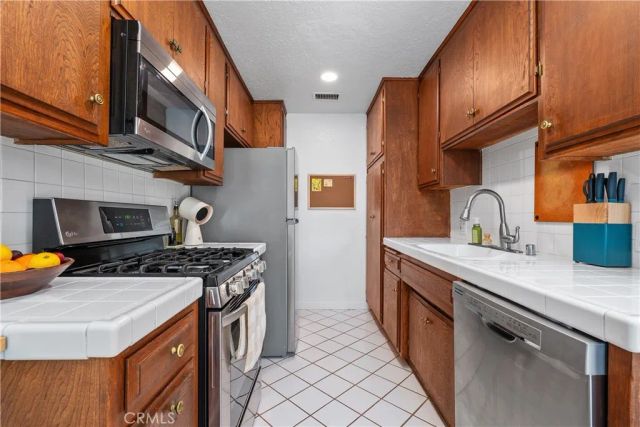 14005 Milbank Street 7, Sherman Oaks, CA 91423