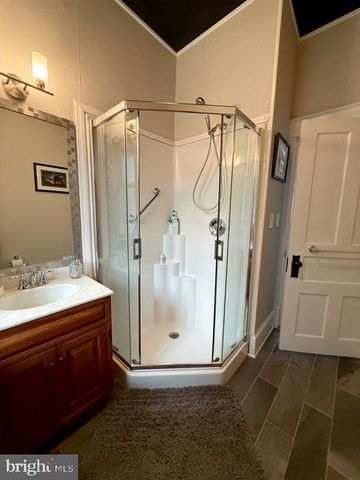 105 LINDEN AVE, Mercersburg, PA 17236