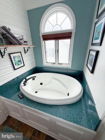 105 LINDEN AVE, Mercersburg, PA 17236