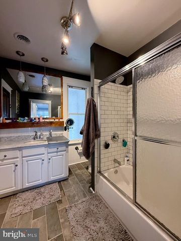 105 LINDEN AVE, Mercersburg, PA 17236