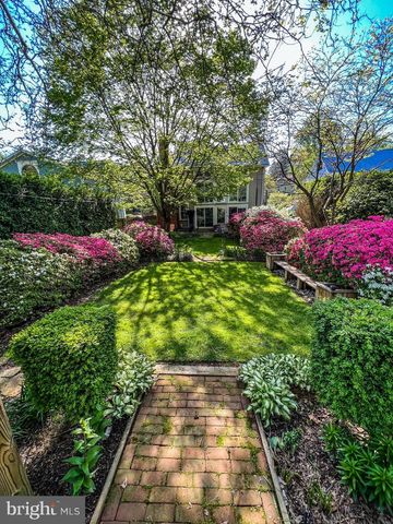 105 LINDEN AVE, Mercersburg, PA 17236