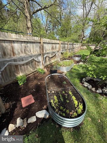 105 LINDEN AVE, Mercersburg, PA 17236