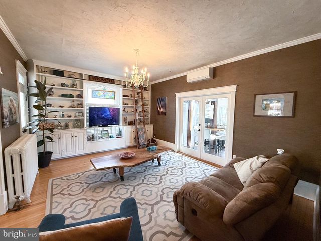 105 LINDEN AVE, Mercersburg, PA 17236