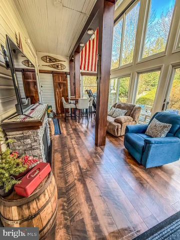 105 LINDEN AVE, Mercersburg, PA 17236