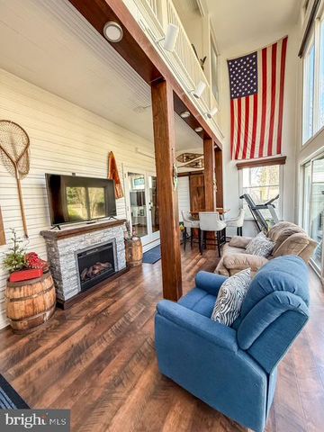 105 LINDEN AVE, Mercersburg, PA 17236