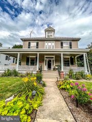 105 LINDEN AVE, Mercersburg, PA 17236