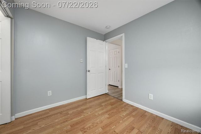 1759 E Elza Avenue, Hazel Park, MI 48030