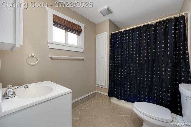 1759 E Elza Avenue, Hazel Park, MI 48030