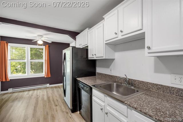 1759 E Elza Avenue, Hazel Park, MI 48030