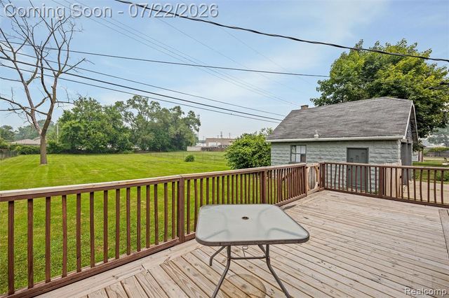 1759 E Elza Avenue, Hazel Park, MI 48030