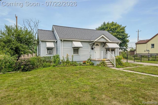 1759 E Elza Avenue, Hazel Park, MI 48030