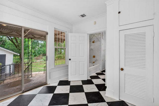 106 Washington Place S, Marshall, TX 75670