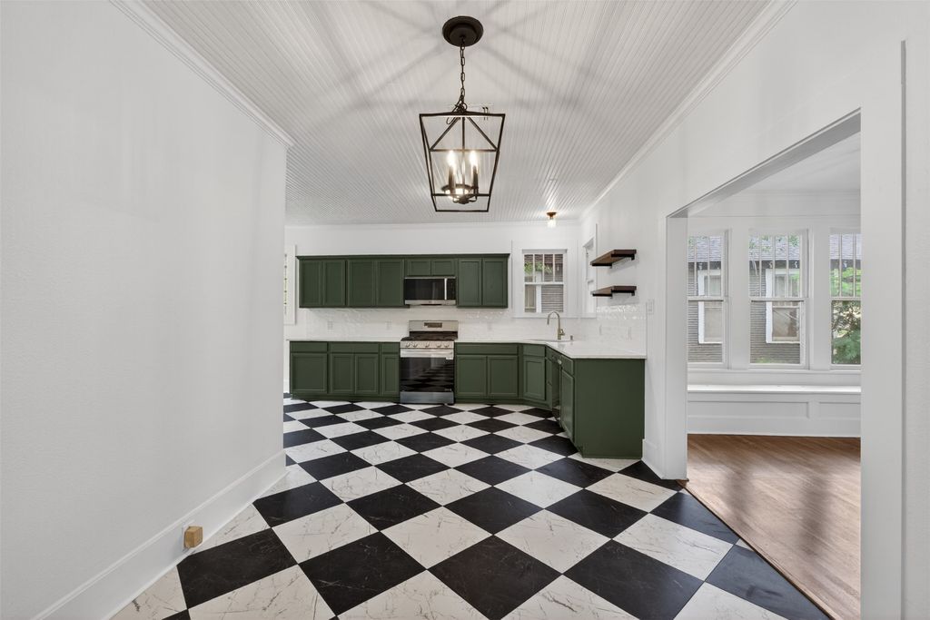 106 Washington Place S, Marshall, TX 75670