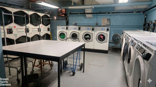 8330 Vietor Ave Apt 529, New York City, NY 11373