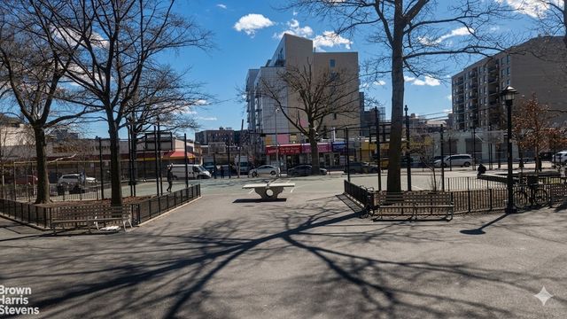 8330 Vietor Ave Apt 529, New York City, NY 11373