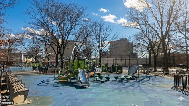 8330 Vietor Ave Apt 529, New York City, NY 11373