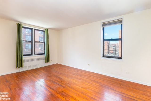8330 Vietor Ave Apt 529, New York City, NY 11373