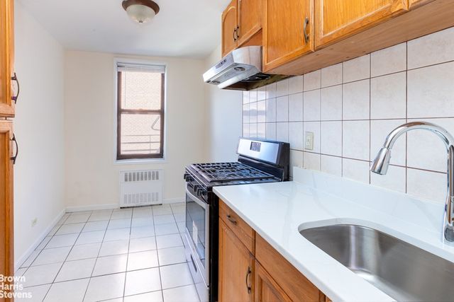 8330 Vietor Ave Apt 529, New York City, NY 11373
