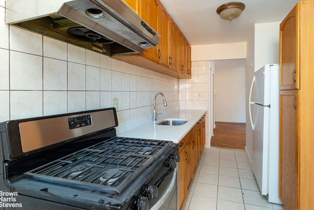 8330 Vietor Ave Apt 529, New York City, NY 11373