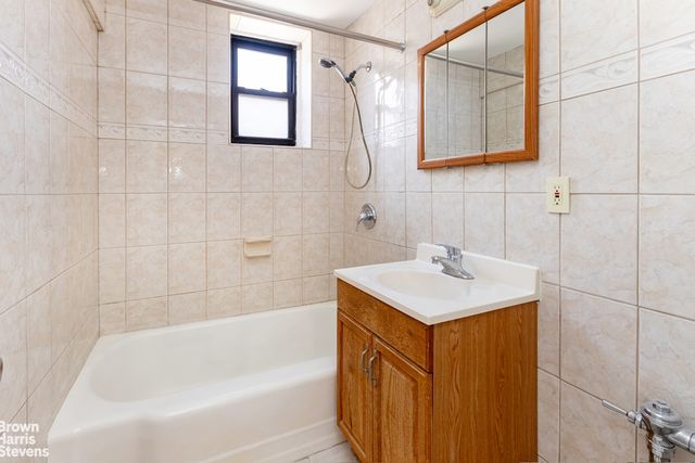 8330 Vietor Ave Apt 529, New York City, NY 11373