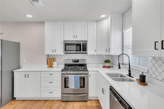 1825 SHORE ACRES BLVD NE, St Petersburg, FL 33703