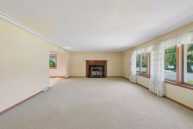 6717 Southdale Road, Edina, MN 55435
