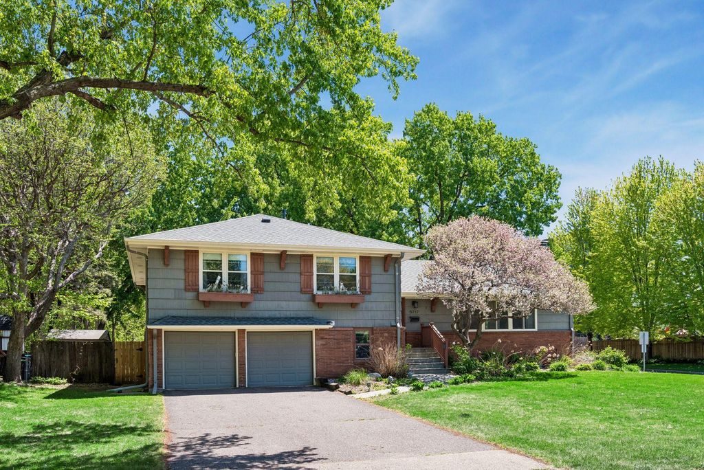 6717 Southdale Road, Edina, MN 55435