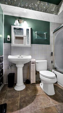 28199 Oneil Street, Roseville, MI 48066