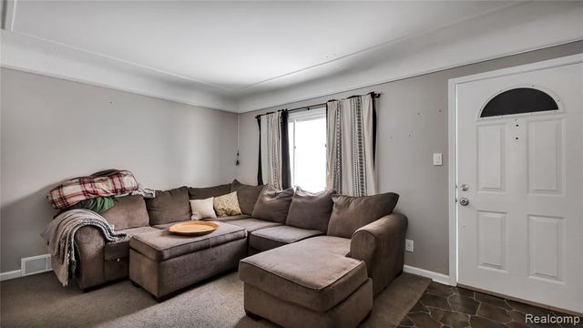 28199 Oneil Street, Roseville, MI 48066