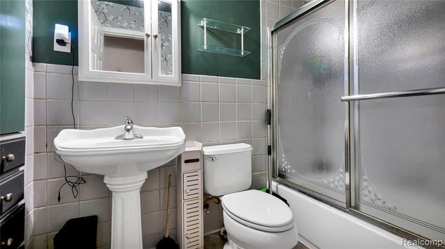 28199 Oneil Street, Roseville, MI 48066