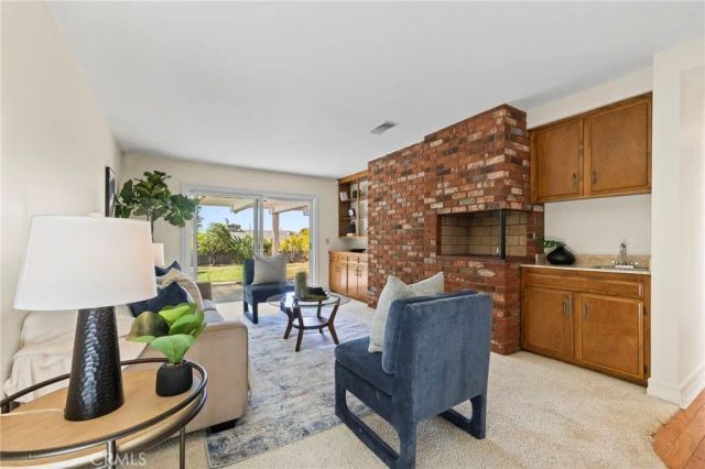 956 W 14th Street, Upland, CA 91786