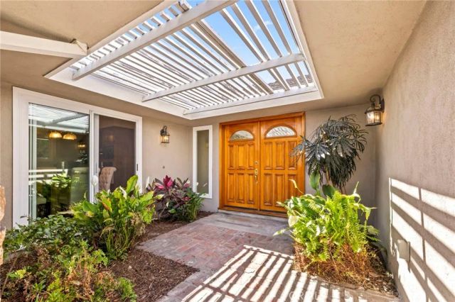 956 W 14th Street, Upland, CA 91786