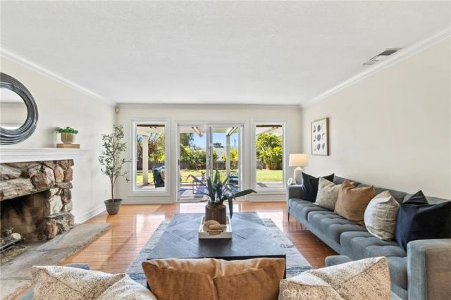 956 W 14th Street, Upland, CA 91786