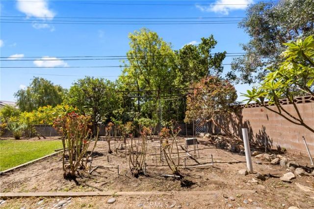 956 W 14th Street, Upland, CA 91786
