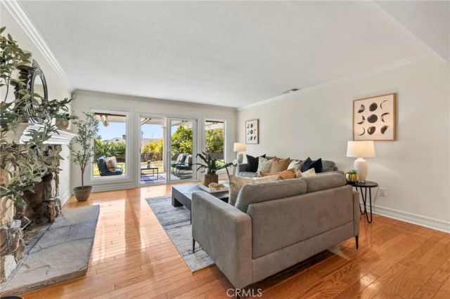 956 W 14th Street, Upland, CA 91786