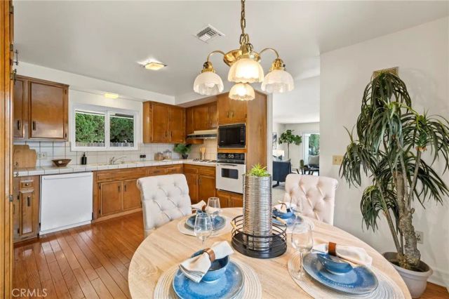 956 W 14th Street, Upland, CA 91786