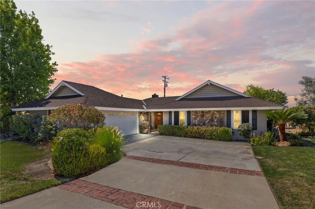 956 W 14th Street, Upland, CA 91786