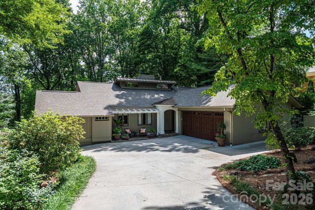 2028 10th Street Boulevard NW, Hickory, NC 28601