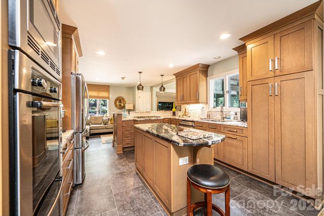 2028 10th Street Boulevard NW, Hickory, NC 28601