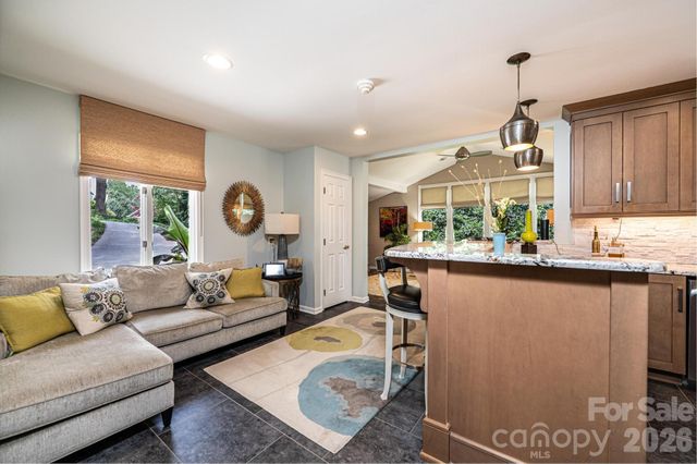 2028 10th Street Boulevard NW, Hickory, NC 28601