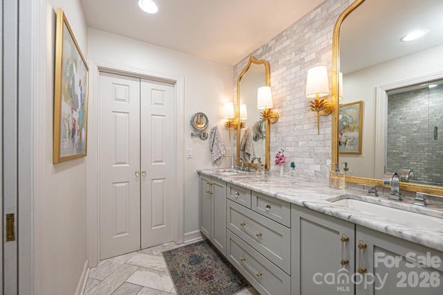 2028 10th Street Boulevard NW, Hickory, NC 28601