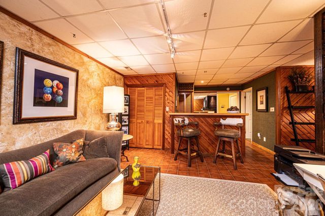 2028 10th Street Boulevard NW, Hickory, NC 28601