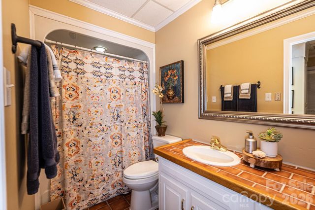 2028 10th Street Boulevard NW, Hickory, NC 28601