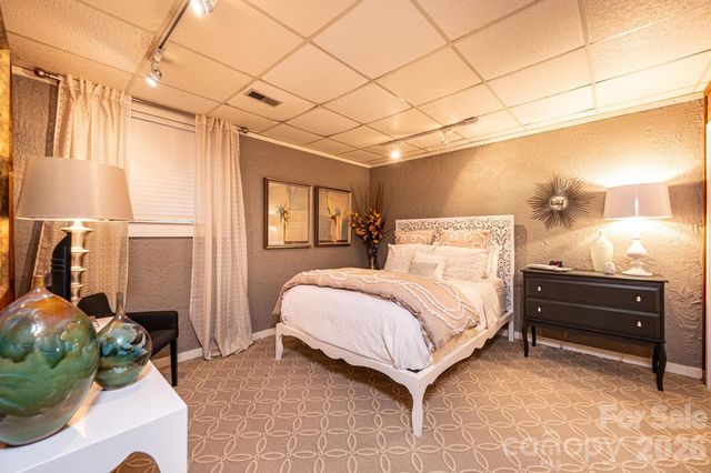 2028 10th Street Boulevard NW, Hickory, NC 28601