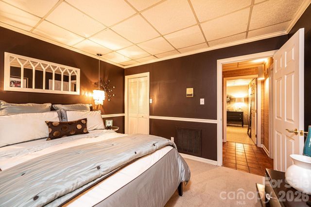 2028 10th Street Boulevard NW, Hickory, NC 28601