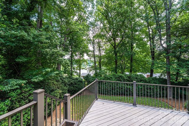 2028 10th Street Boulevard NW, Hickory, NC 28601