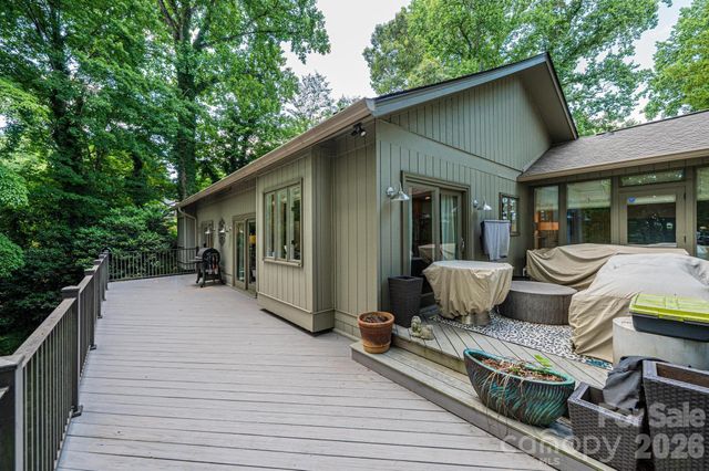 2028 10th Street Boulevard NW, Hickory, NC 28601