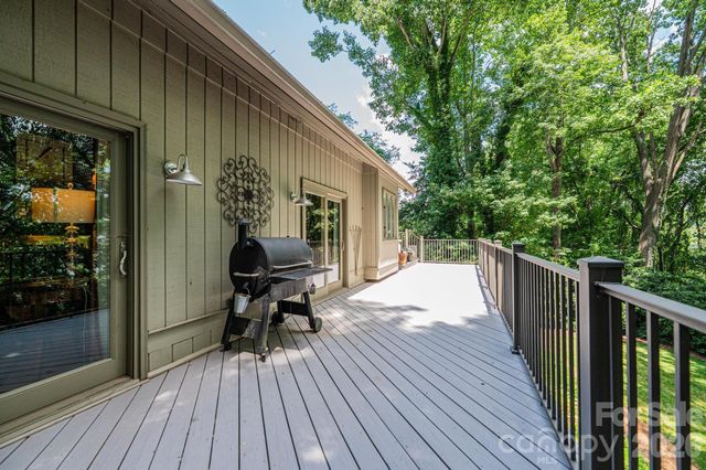 2028 10th Street Boulevard NW, Hickory, NC 28601