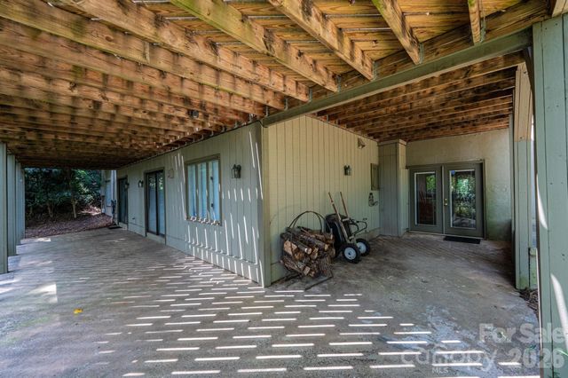 2028 10th Street Boulevard NW, Hickory, NC 28601